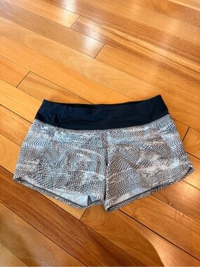 lululemon athletica unique pattern Gray Printed 2.5” speed up shorts